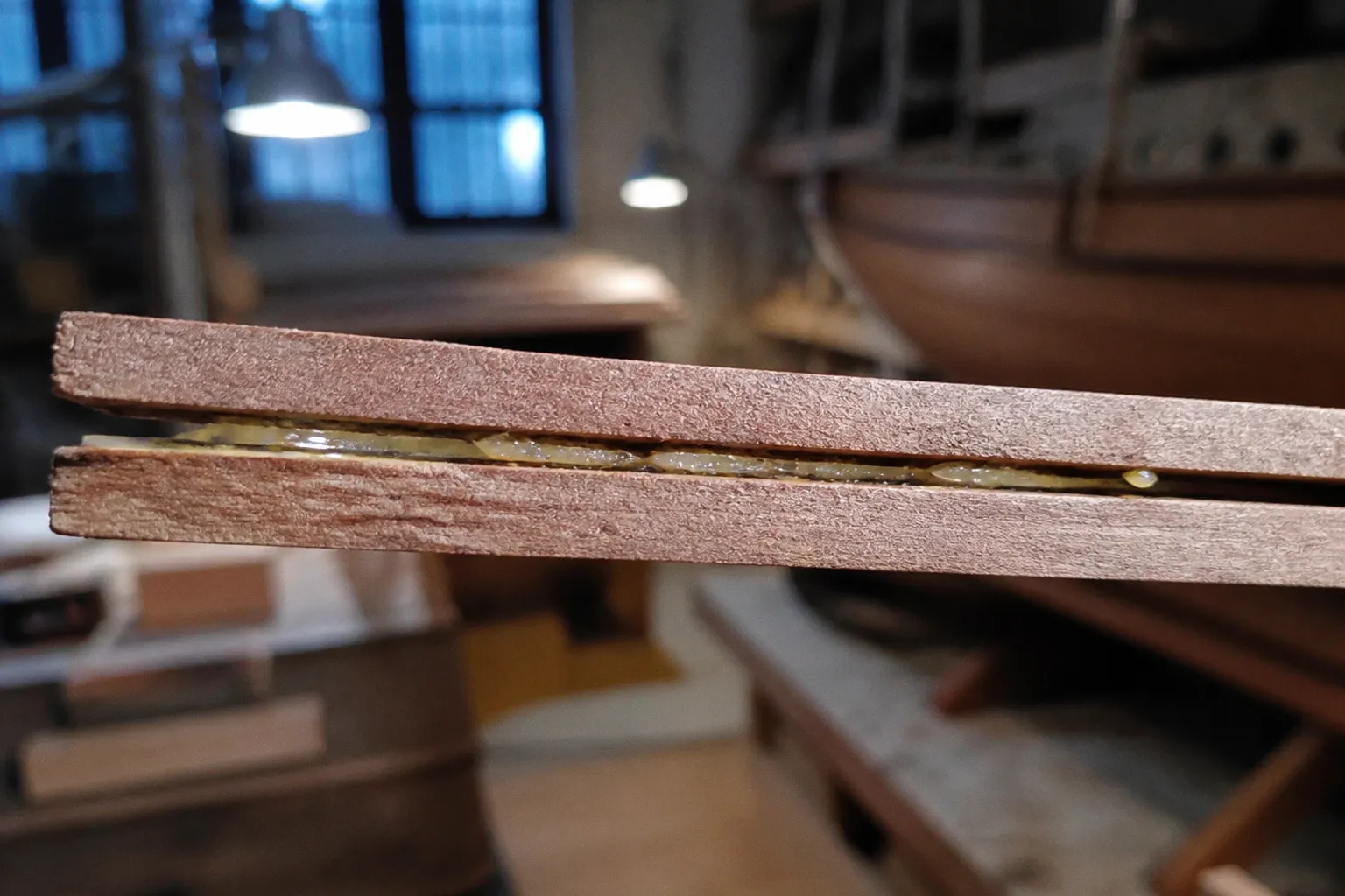 Colla alifatica e vinilica: la coesione delle fibre