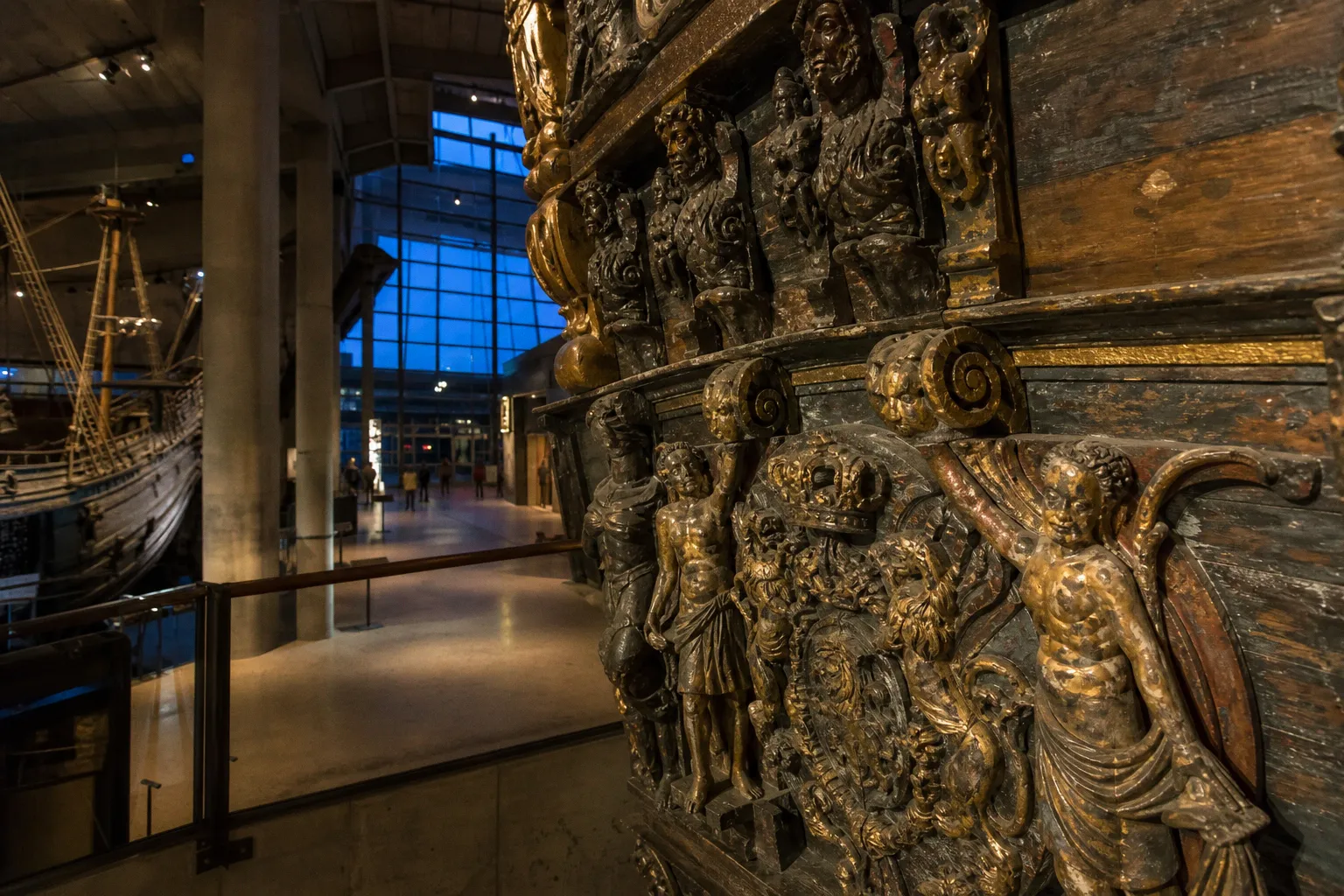 Decorazioni di poppa nei musei: foto utili per il modellista