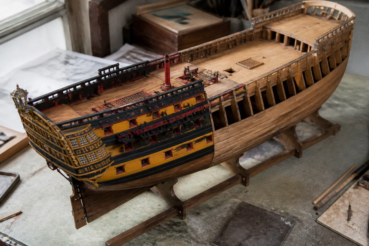 Modelli dipinti o legno a vista: il dilemma nei musei