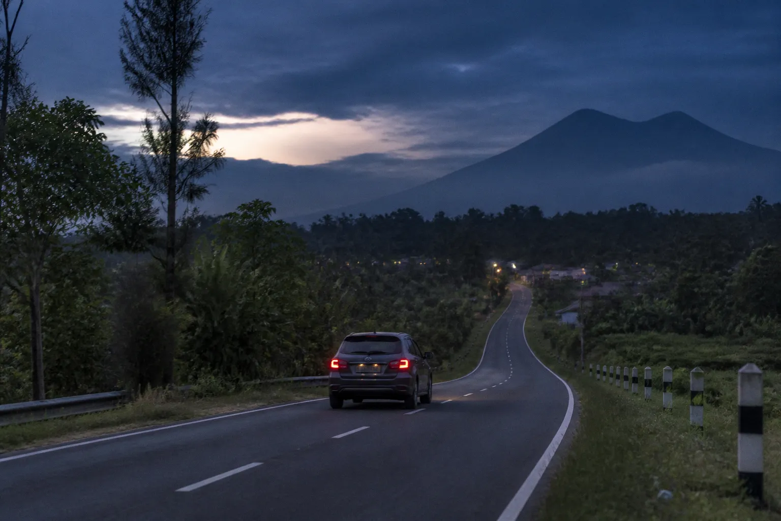 Noleggio auto a Giacarta: guida pratica per muoversi in Indonesia