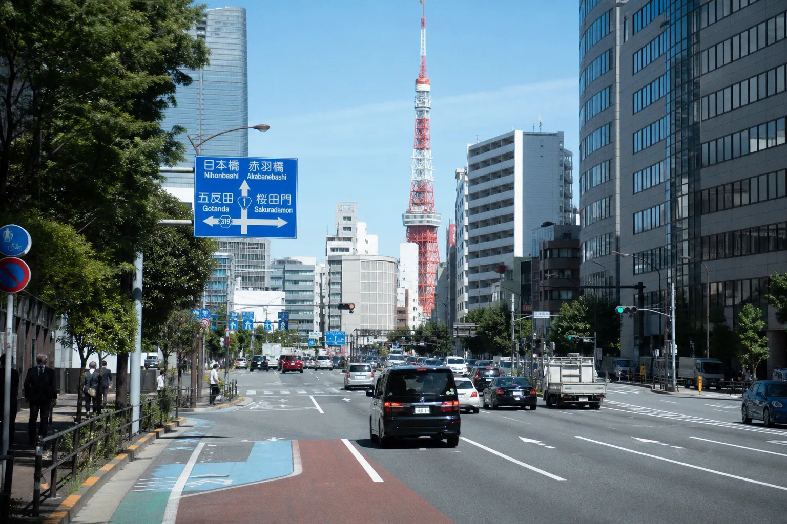 Noleggio auto a Tokyo: guida pratica per muoversi in città