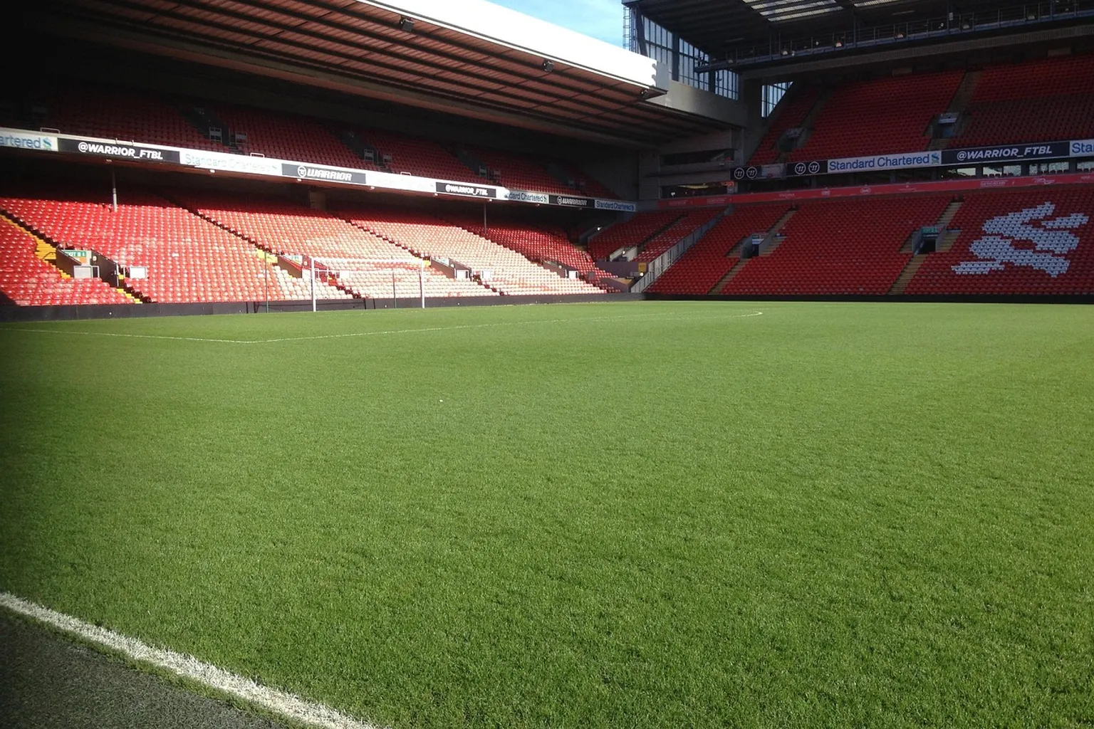 Stadio di Anfield: due visioni tra sport e architettura navale