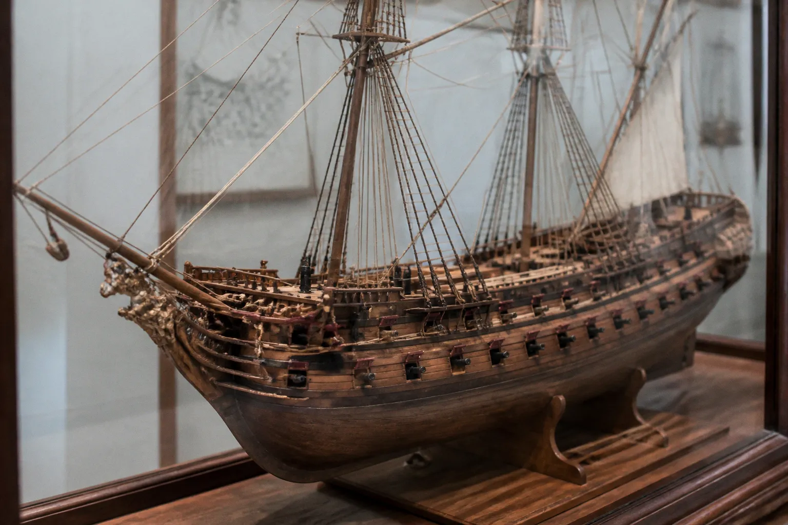 Teche in vetro nei musei: foto perfette senza riflessi